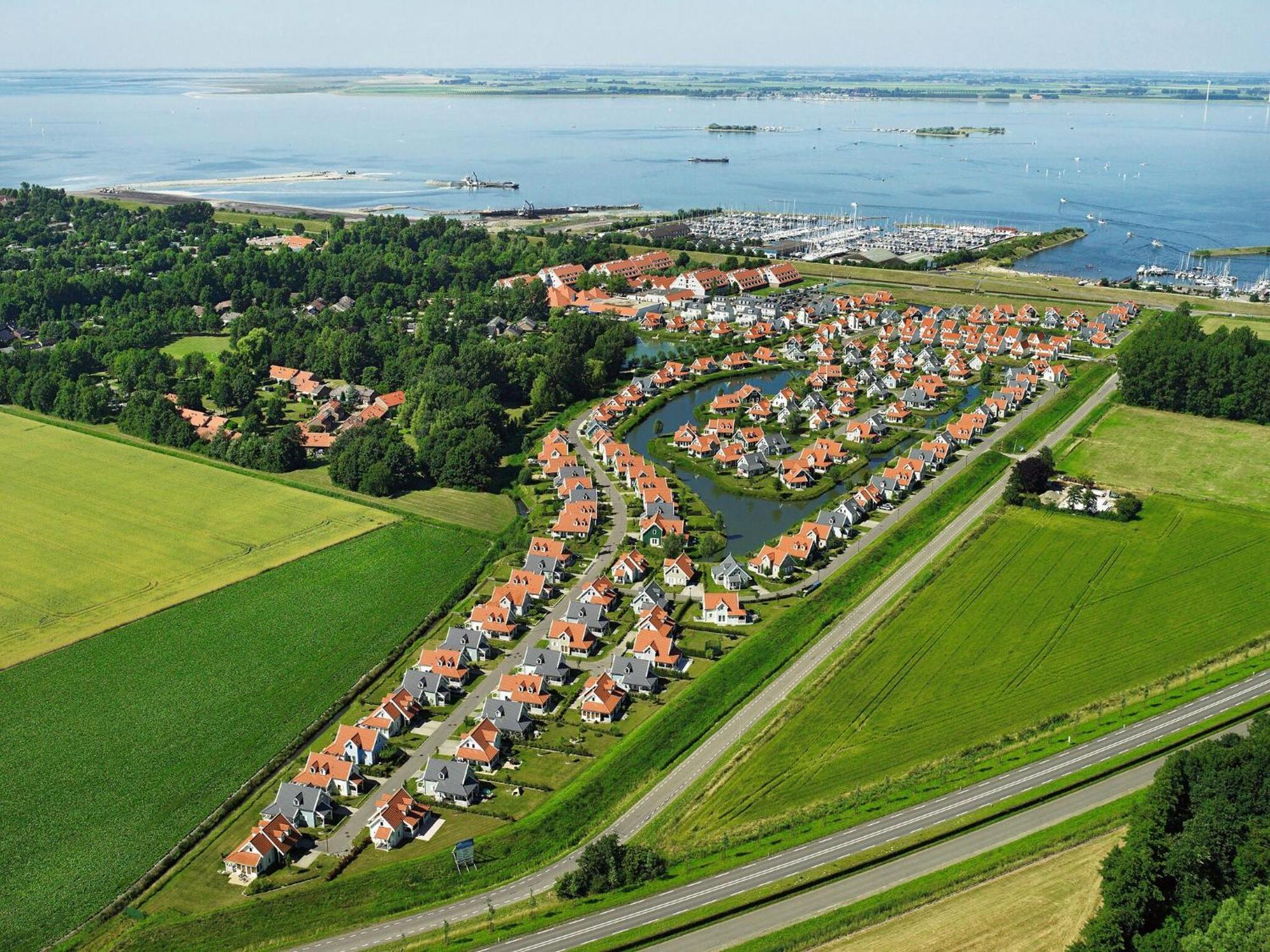 Restyled With Dishwasher, Near Grevelingen Appartement *